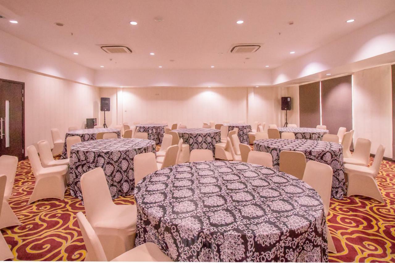 Mercure Pontianak City Center Exterior foto